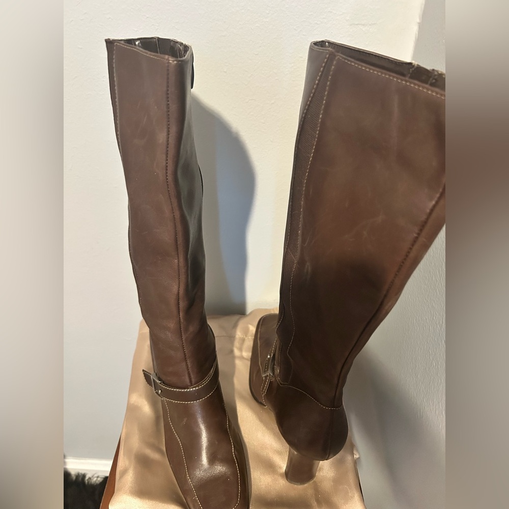 Size 9 Medium Brown Leather Boots